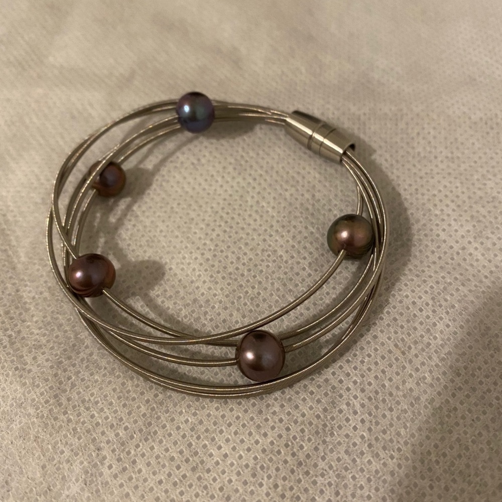 TeNo stainless steel bracelet with pearls.